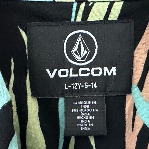 Boys Y12 to 14 (L) Volcom Bleeding Leaf short sleeve button-down shirt. - Picture 5 of 6